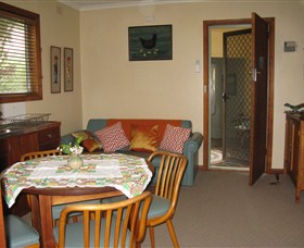 Lyrebird Cottage - Tourism Cairns 1