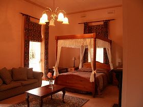 Gattonside Heritage Accommodation - Tourism Cairns 0