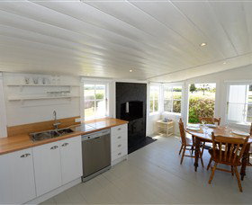 Low Head Pilot Station Accommodation - Tourism Cairns 1