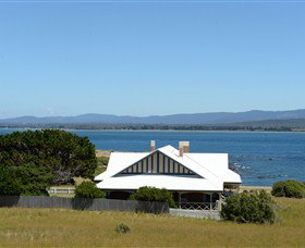 Low Head Pilot Station Accommodation - Tourism Cairns 4