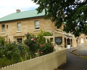 Ross Hotel - Tourism Cairns 0