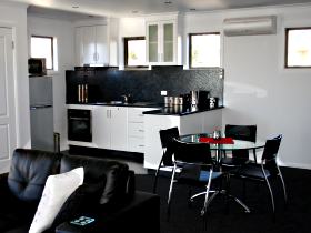Rosie's Cottage And Town House - Tourism Cairns 0
