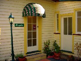 Ross B&B Accommodation - Tourism Cairns 0