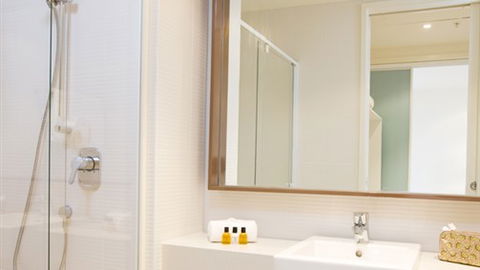 Melbourne Short Stay Apartments - On Whiteman - Tourism Cairns 3