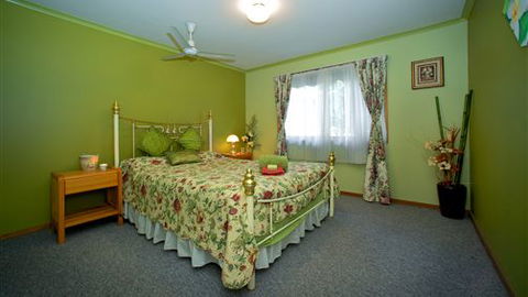 Long John Silver's Surf Retreat - Tourism Cairns 1