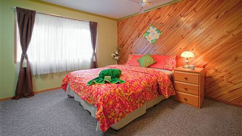 Long John Silver's Surf Retreat - Tourism Cairns 2
