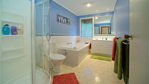 Long John Silver's Surf Retreat - Tourism Cairns 4