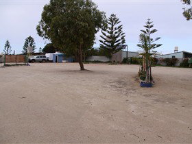 Fowlers Bay Caravan Park - Tourism Cairns 3