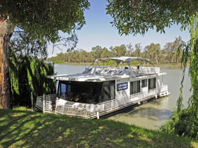 Boats And Bedzzz - The Murray Dream Self-contained Moored Houseboat - Tourism Cairns 0
