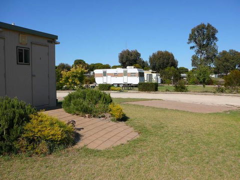 Cummins Community Caravan Park - Tourism Cairns 0