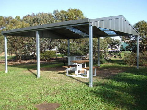 Cummins Community Caravan Park - Tourism Cairns 1