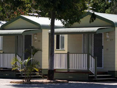 Emerald Cabin & Caravan Village - Tourism Cairns 0