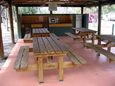 Emerald Cabin & Caravan Village - Tourism Cairns 4