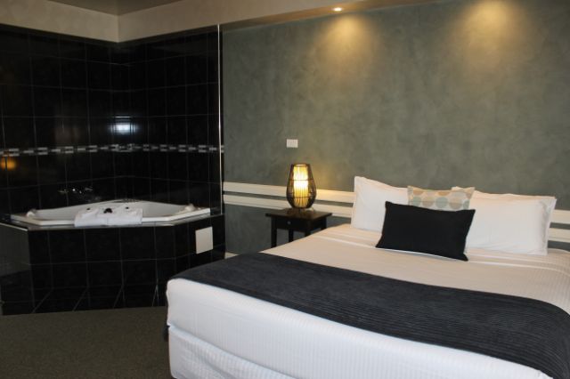 Rosebud Plaza ACT Tourism Cairns