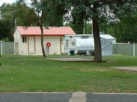 Fossicker Caravan Park - Tourism Cairns 4