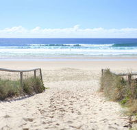 Golden Riviera Beach Resort - Tourism Cairns