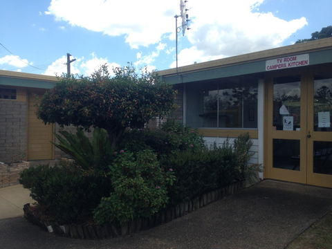 Gympie Caravan Park - Queens Park - Tourism Cairns 3