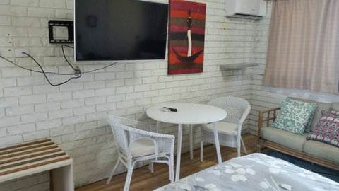 Holland Park Motel - Tourism Cairns 2