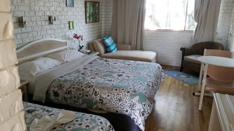 Holland Park Motel - Tourism Cairns 3