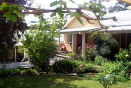 Kemeys Mountain Hideaway - Tourism Cairns 0