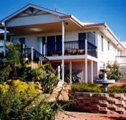 Lovering's Beach Houses - The Whitehouse Emu Bay - Tourism Cairns