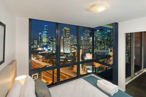 Melbourne Short Stay Apartments - MP Deluxe - Tourism Cairns 0