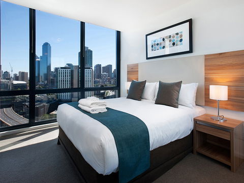 Melbourne Short Stay Apartments - MP Deluxe - Tourism Cairns 1