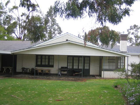 Pinkerton Hill (Naracoorte Cottages) - Tourism Cairns 1