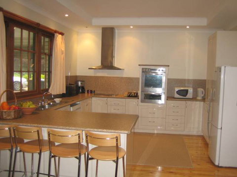 Pinkerton Hill (Naracoorte Cottages) - Tourism Cairns 2