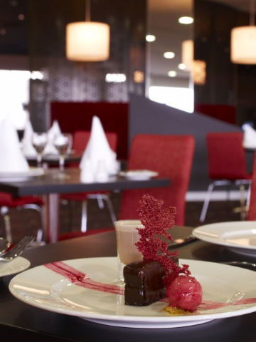 Quality Hotel Tabcorp Park - Tourism Cairns 1