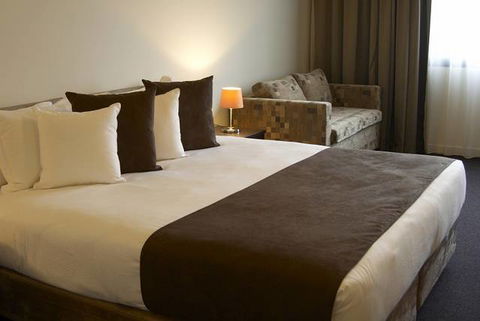 Quality Hotel Tabcorp Park - Tourism Cairns 0