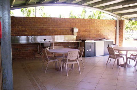 Rollingstone Beach Caravan Resort - Tourism Cairns 6