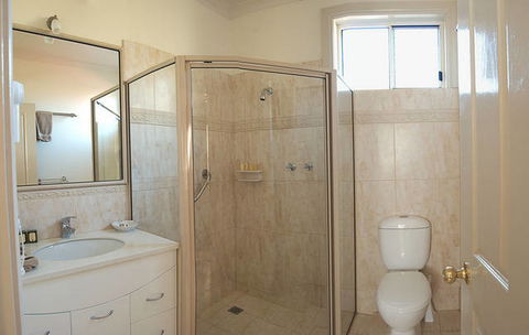 Ross Motel & Caravan Park - Tourism Cairns 2