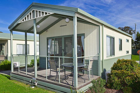 Sandhurst Motel - Tourism Cairns 0