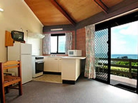 Shelly Beach Cabins - Tourism Cairns 0