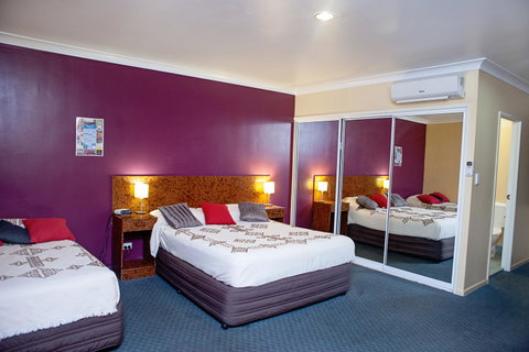 Townview Motel - Tourism Cairns 0