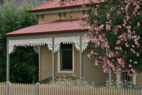 Williamstown Cottages & Apartments - Tourism Cairns 1