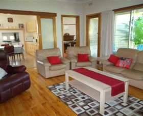 Acacia Park Farm House - Tourism Cairns 6