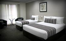 Central Caleula Motor Lodge - Orange - Tourism Cairns 2