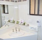 Hilltops Retreat Motor Inn - Young