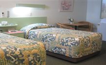 Holbrook Skye Motel - Holbrook - Tourism Cairns 1