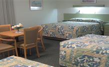 Holbrook Skye Motel - Holbrook - Tourism Cairns 2