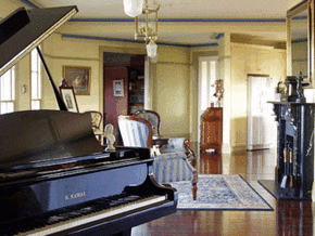 Barcaldine House - Tourism Cairns 1