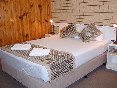 Binalong Motel - Tourism Cairns 1
