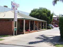 Yambil Inn Motel - Tourism Cairns 0