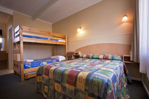 Parkville Motel - Tourism Cairns 1
