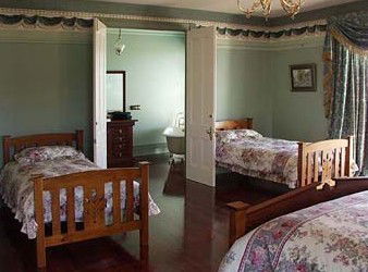 Barcaldine House - Tourism Cairns 4