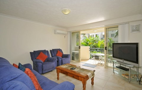 Golden Riviera Beach Resort - Tourism Cairns 3