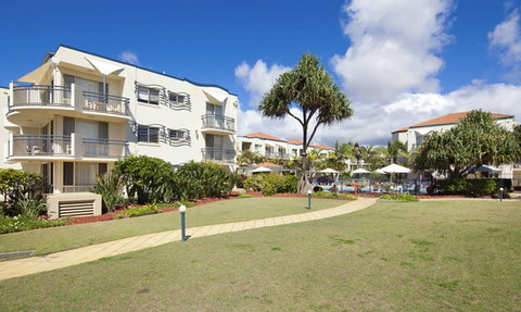 Golden Riviera Beach Resort - Tourism Cairns 5