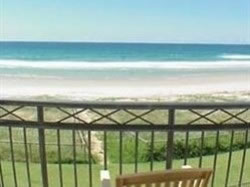 Golden Riviera Beach Resort - Tourism Cairns 8
